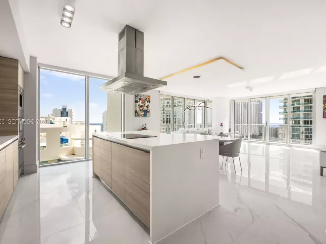 3-bedroom condo for sale in Sunny Isles Beach - 300 Sunny Isles Blvd 4-2202 - MondialRealty
