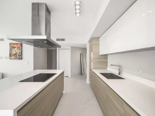 3-bedroom condo for sale in Sunny Isles Beach - 300 Sunny Isles Blvd 4-2202 - MondialRealty