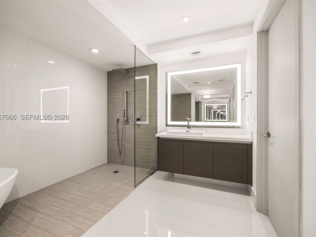 3-bedroom condo for sale in Sunny Isles Beach - 300 Sunny Isles Blvd 4-2202 - MondialRealty