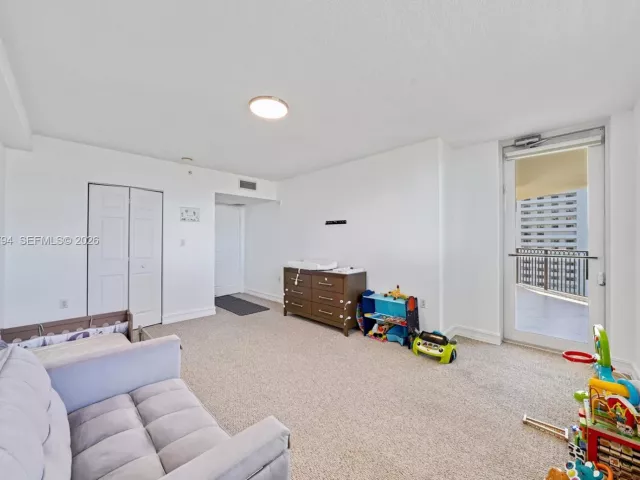 2-bedroom condo for sale in Fort Lauderdale - 2001 N Ocean Blvd 1002 - MondialRealty