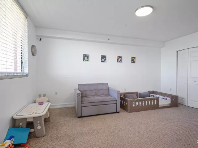 2-bedroom condo for sale in Fort Lauderdale - 2001 N Ocean Blvd 1002 - MondialRealty