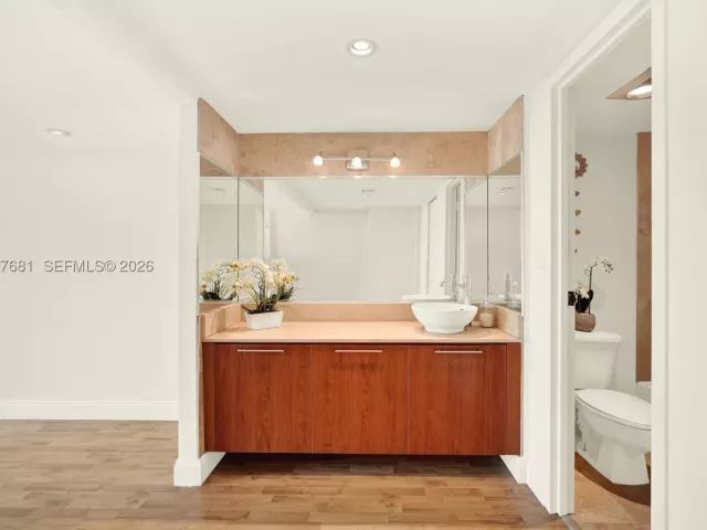 2-bedroom condo for sale in Sunny Isles Beach - 100 S Bayview Dr 1222 - MondialRealty