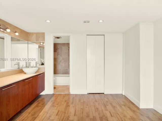 2-bedroom condo for sale in Sunny Isles Beach - 100 S Bayview Dr 1222 - MondialRealty