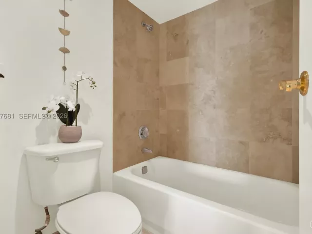 2-bedroom condo for sale in Sunny Isles Beach - 100 S Bayview Dr 1222 - MondialRealty