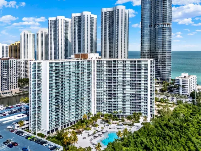 2-bedroom condo for sale in Sunny Isles Beach - 100 S Bayview Dr 1222 - MondialRealty