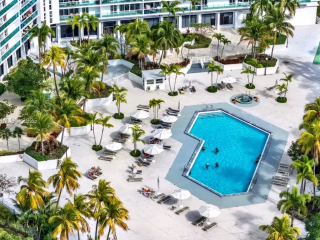 2-bedroom condo for sale in Sunny Isles Beach - 100 S Bayview Dr 1222 - MondialRealty