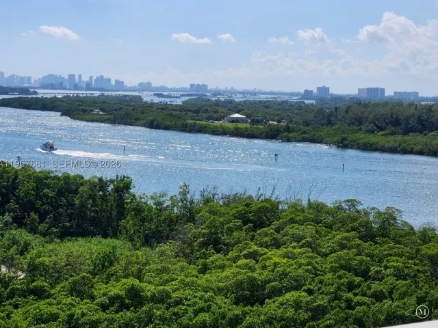 2-bedroom condo for sale in Sunny Isles Beach - 100 S Bayview Dr 1222 - MondialRealty