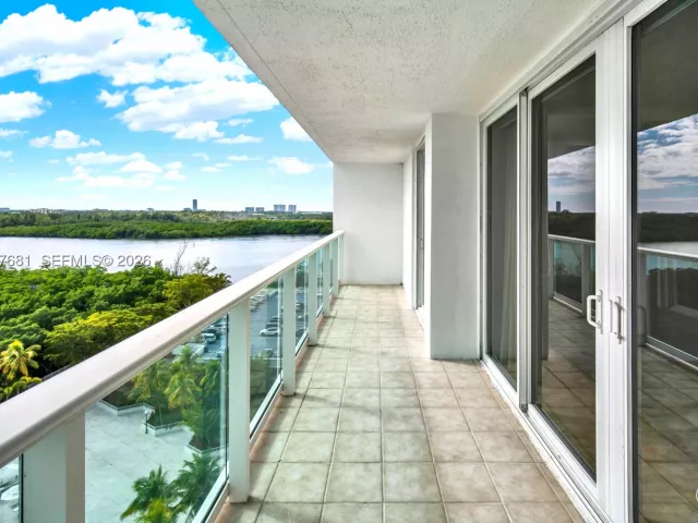 2-bedroom condo for sale in Sunny Isles Beach - 100 S Bayview Dr 1222 - MondialRealty