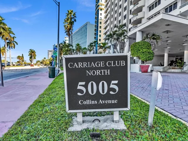 3-bedroom condo for sale in Miami Beach - 5005 Collins Ave 824 - MondialRealty