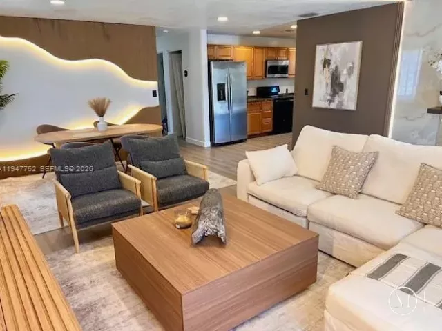 3-bedroom home for rent in Hallandale Beach - 601 NW 10th St 1 - MondialRealty