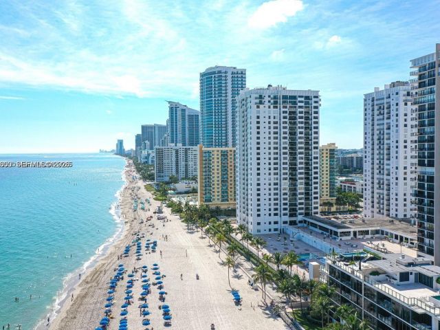 1-bedroom condo for rent in Hollywood - 2501 S Ocean Dr 838 - MondialRealty