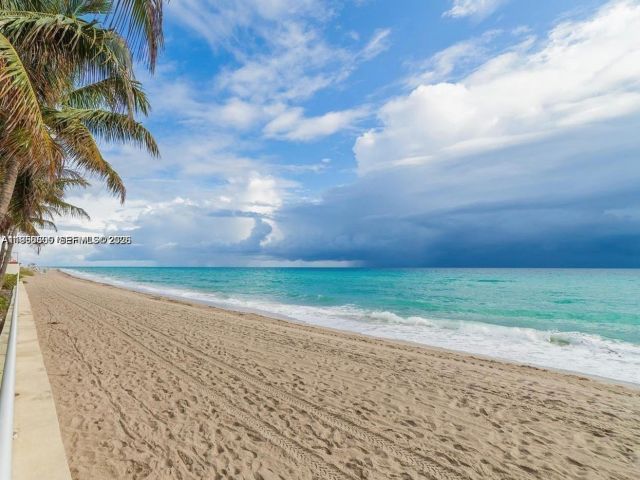 1-bedroom condo for rent in Hollywood - 2501 S Ocean Dr 838 - MondialRealty