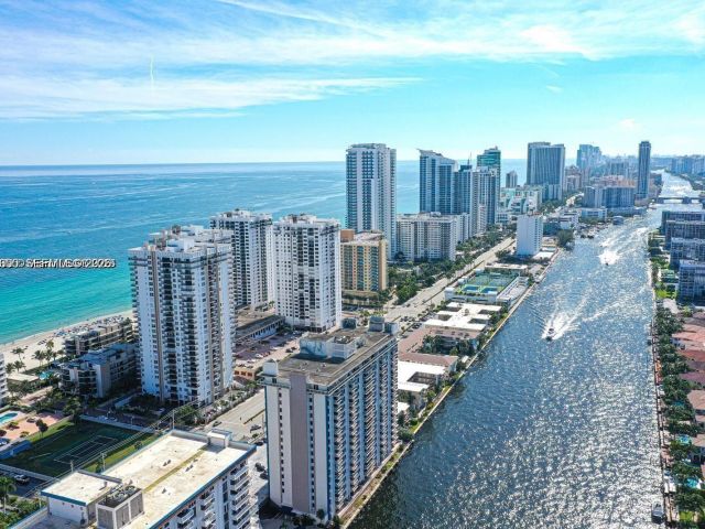 1-bedroom condo for rent in Hollywood - 2501 S Ocean Dr 838 - MondialRealty