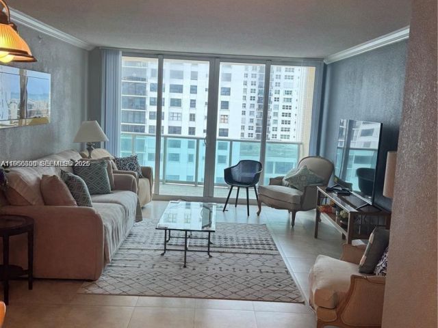1-bedroom condo for rent in Hollywood - 2501 S Ocean Dr 838 - MondialRealty