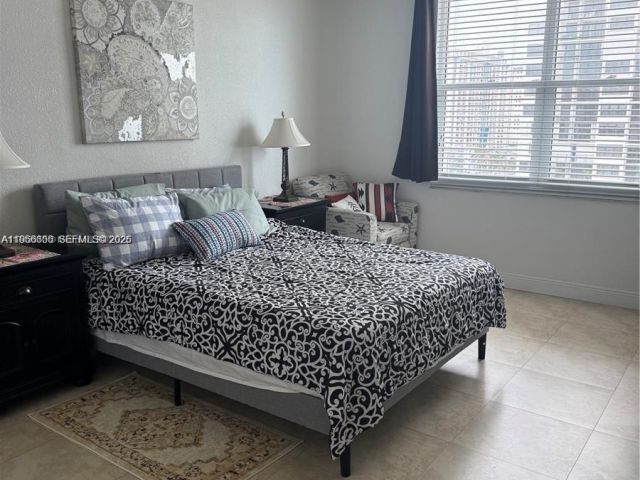 1-bedroom condo for rent in Hollywood - 2501 S Ocean Dr 838 - MondialRealty