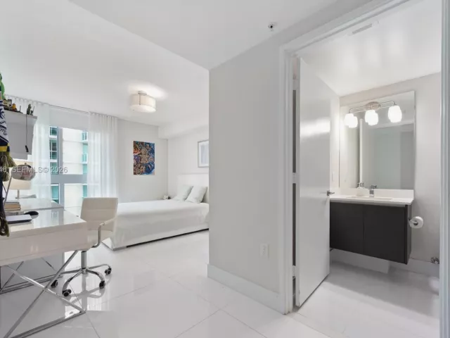 3-bedroom condo for sale in Sunny Isles Beach - 300 Sunny Isles Blvd 4-1501 - MondialRealty