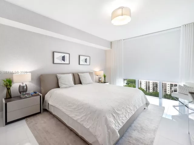 3-bedroom condo for sale in Sunny Isles Beach - 300 Sunny Isles Blvd 4-1501 - MondialRealty