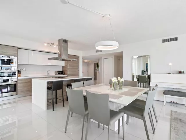 3-bedroom condo for sale in Sunny Isles Beach - 300 Sunny Isles Blvd 4-1501 - MondialRealty