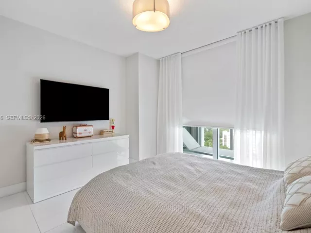 3-bedroom condo for sale in Sunny Isles Beach - 300 Sunny Isles Blvd 4-1501 - MondialRealty