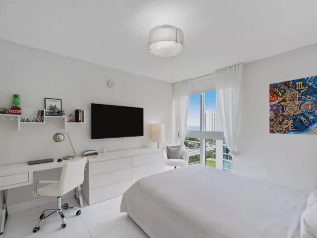 3-bedroom condo for sale in Sunny Isles Beach - 300 Sunny Isles Blvd 4-1501 - MondialRealty