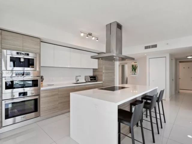 3-bedroom condo for sale in Sunny Isles Beach - 300 Sunny Isles Blvd 4-1501 - MondialRealty