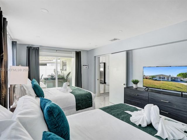 Home for sale at 477 SE 17th Ter - photo 7327157