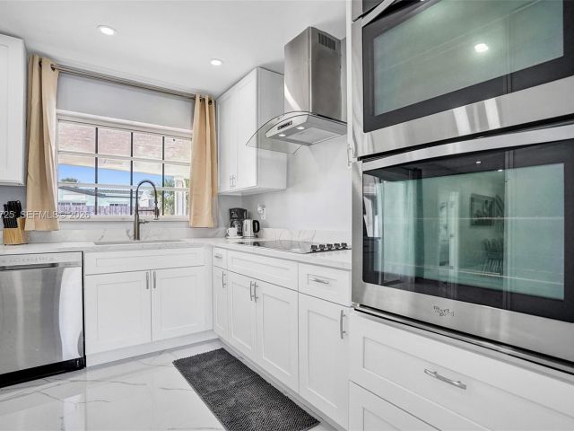 Home for sale at 477 SE 17th Ter - photo 7327163