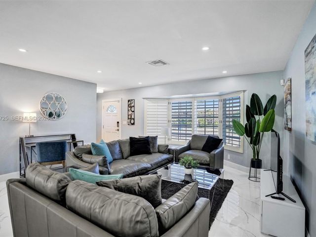 Home for sale at 477 SE 17th Ter - photo 7327170