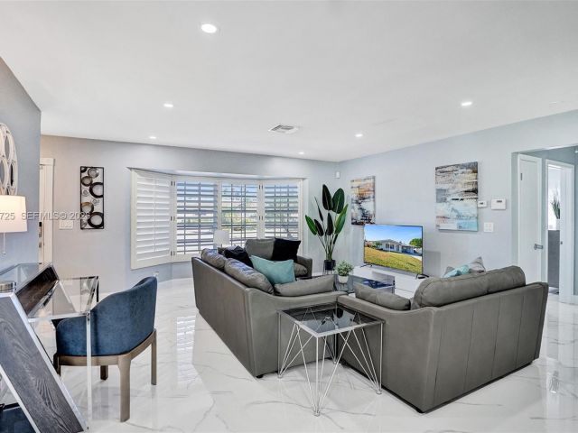 Home for sale at 477 SE 17th Ter - photo 7327171