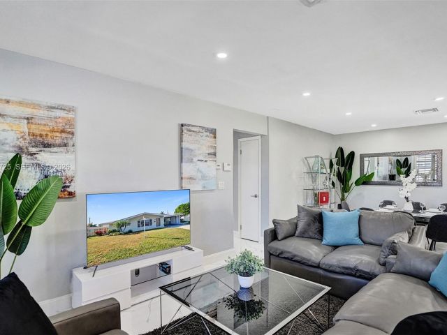 Home for sale at 477 SE 17th Ter - photo 7327173