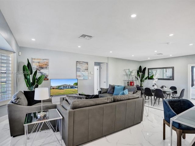 Home for sale at 477 SE 17th Ter - photo 7327174