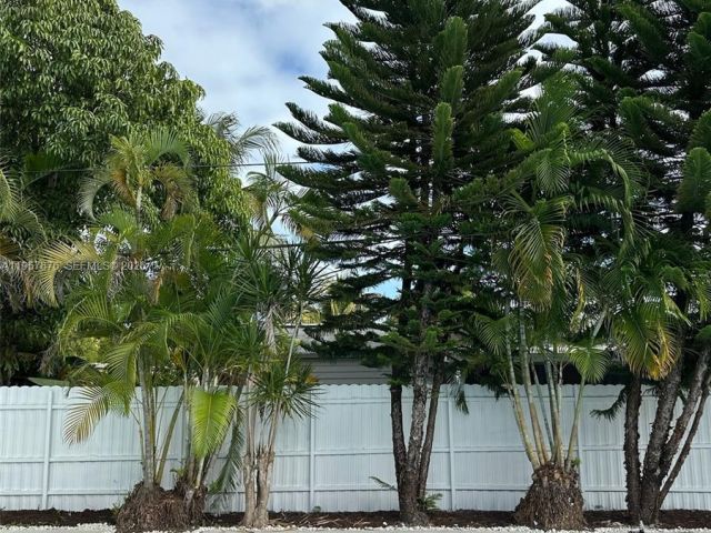 Home for sale at 15411 NE 10th Ave - photo 7332012