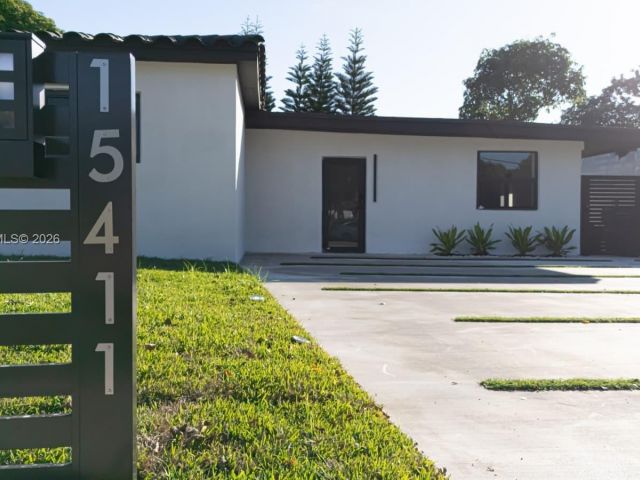 Home for sale at 15411 NE 10th Ave - photo 7332029