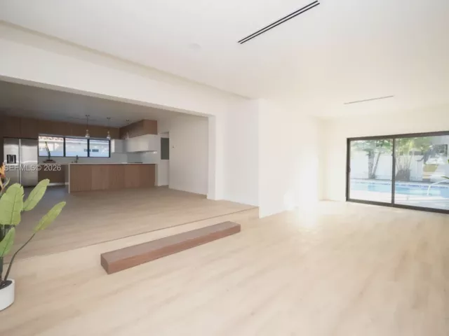 4-bedroom home for sale in North Miami Beach - 15411 NE 10th Ave - MondialRealty