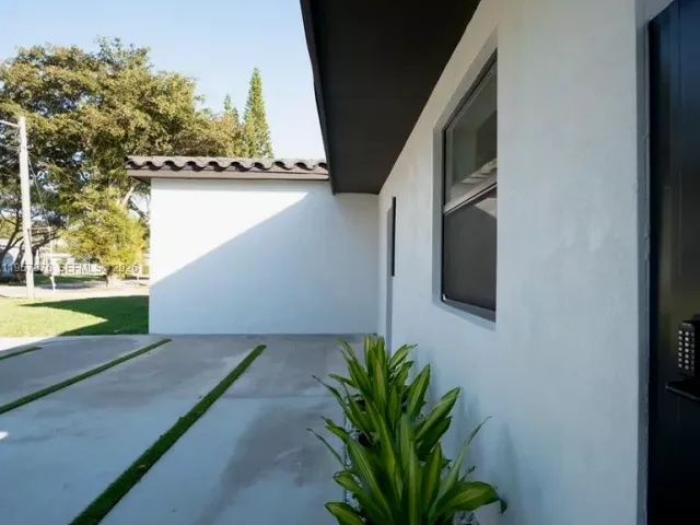 4-bedroom home for sale in North Miami Beach - 15411 NE 10th Ave - MondialRealty