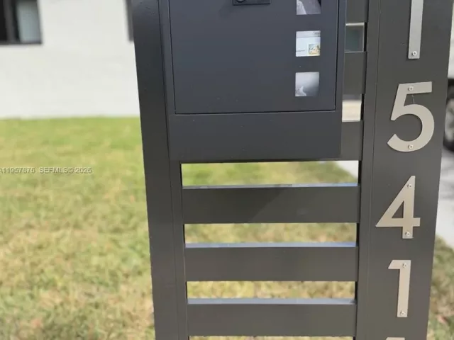 4-bedroom home for sale in North Miami Beach - 15411 NE 10th Ave - MondialRealty