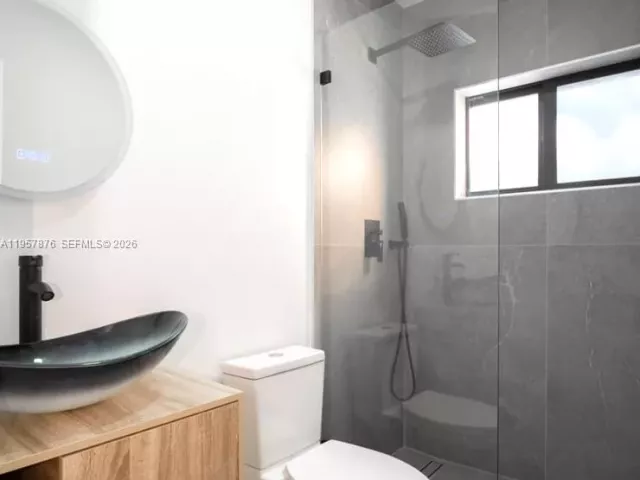 4-bedroom home for sale in North Miami Beach - 15411 NE 10th Ave - MondialRealty