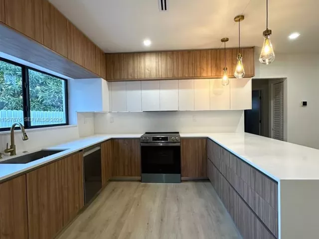 4-bedroom home for sale in North Miami Beach - 15411 NE 10th Ave - MondialRealty