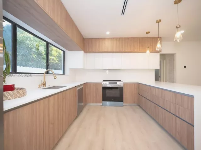 4-bedroom home for sale in North Miami Beach - 15411 NE 10th Ave - MondialRealty