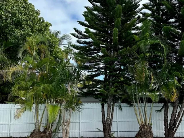 4-bedroom home for sale in North Miami Beach - 15411 NE 10th Ave - MondialRealty