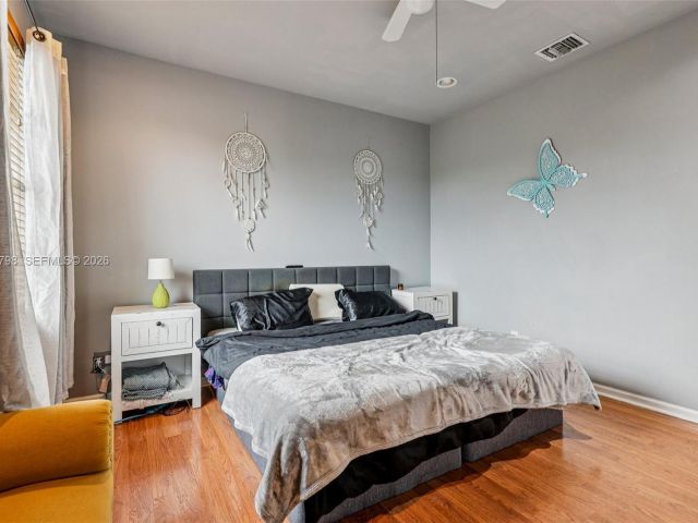 3-bedroom home for sale in Hollywood - 2307 Washington St 5 - MondialRealty