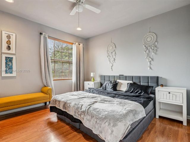 3-bedroom home for sale in Hollywood - 2307 Washington St 5 - MondialRealty