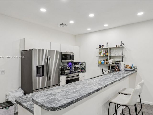 3-bedroom home for sale in Hollywood - 2307 Washington St 5 - MondialRealty