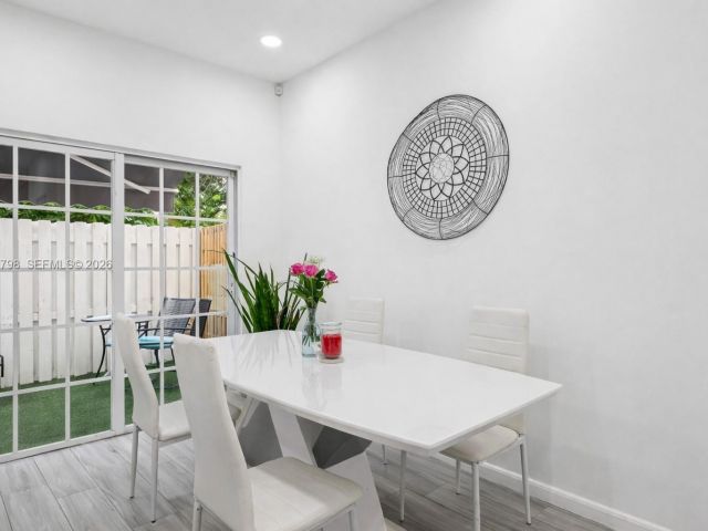 3-bedroom home for sale in Hollywood - 2307 Washington St 5 - MondialRealty