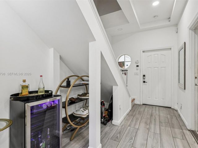3-bedroom home for sale in Hollywood - 2307 Washington St 5 - MondialRealty