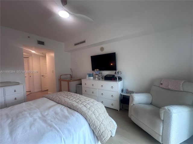 1-bedroom condo for rent in Hallandale Beach - 1755 E Hallandale Beach Blvd 304E - MondialRealty