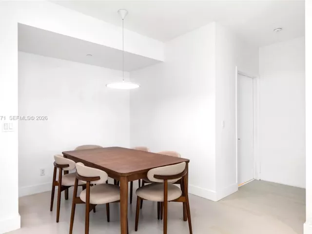 1-bedroom condo for rent in Miami Beach - 300 S Pointe Dr 907 - MondialRealty