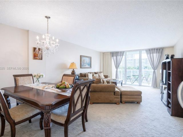 1-bedroom condo for sale in Hollywood - 3800 S Ocean Dr 409 - MondialRealty