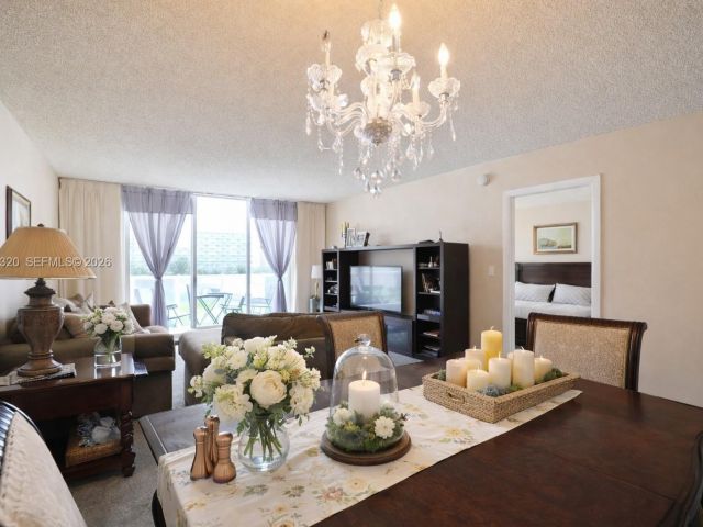 1-bedroom condo for sale in Hollywood - 3800 S Ocean Dr 409 - MondialRealty