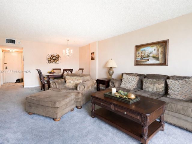 1-bedroom condo for sale in Hollywood - 3800 S Ocean Dr 409 - MondialRealty